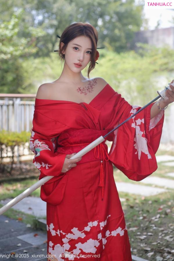   [XiuRen]高清写真图 2025.08.22 No.10683 金允希Yuki 红色和服第4张图片